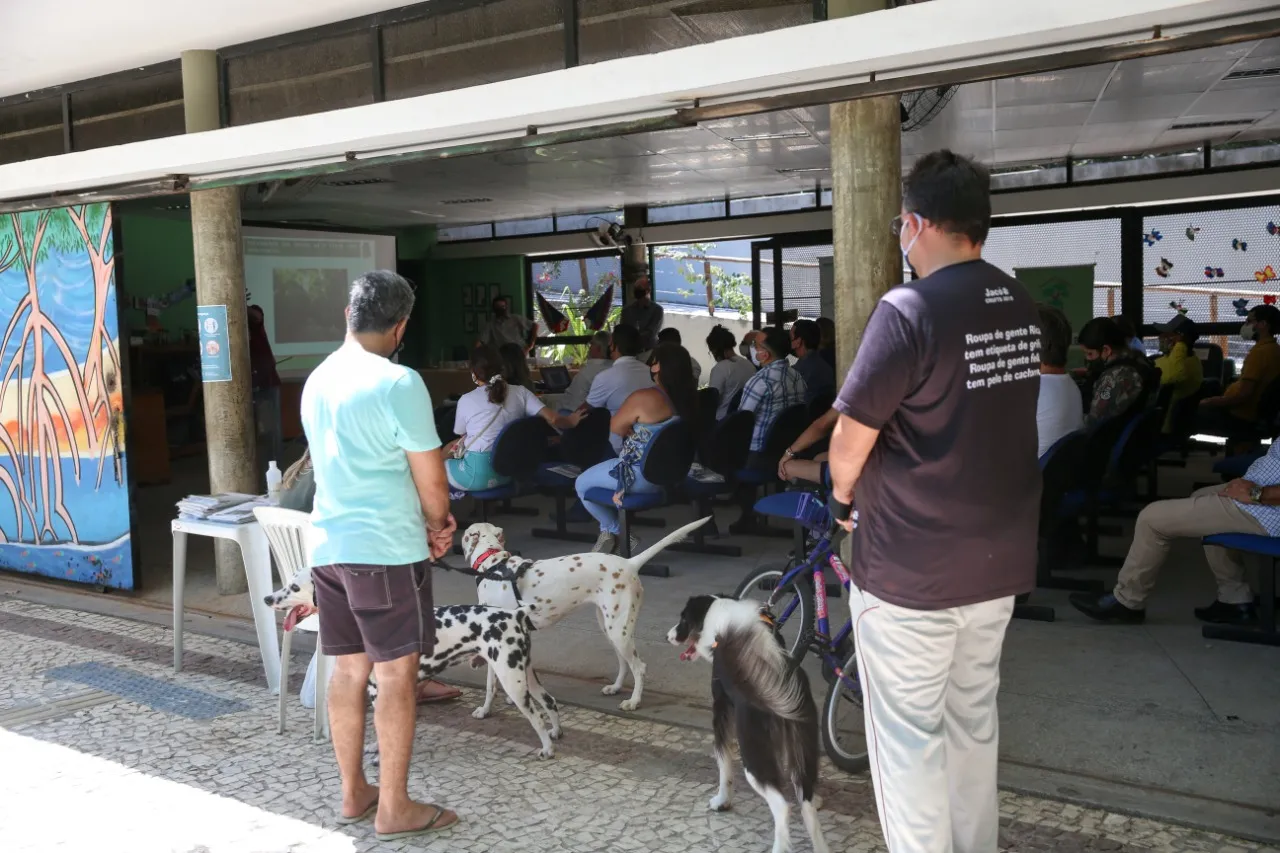 Integrantes do movimento Cachorros na Trilha do Cocó acompanharam a reunião do Conselho