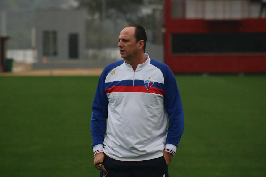 Rogério Ceni prioriza a escolha de jogadores que possam se adequar ao modelo de jogo atual do Fortaleza