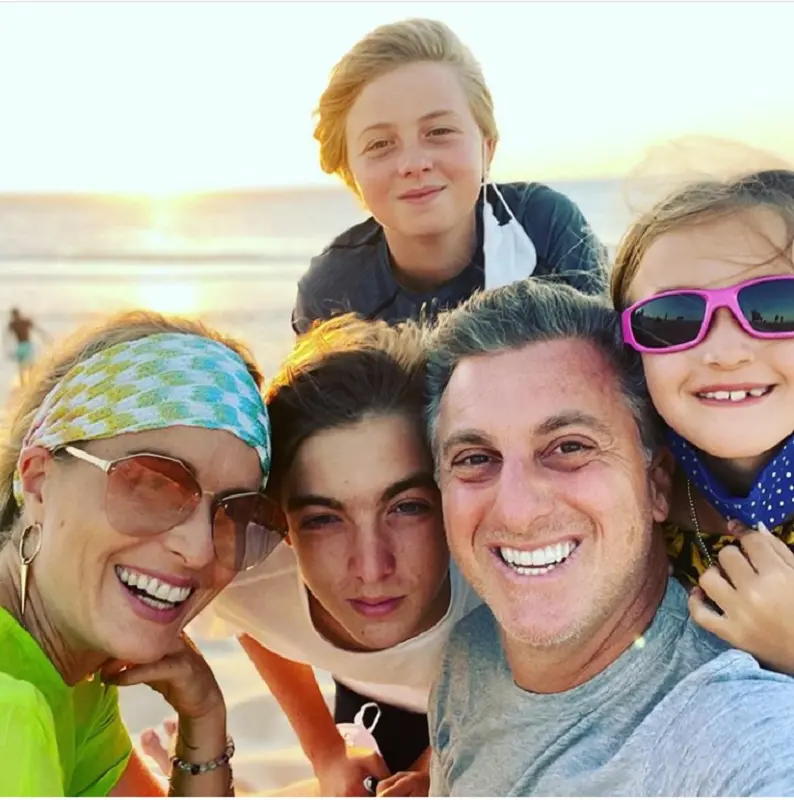 Sempre que tem tempo, Luciano Hulk vem com a família ao Ceará