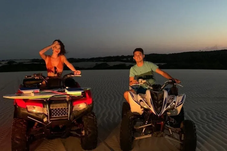 Bruna Marquezine andou de quadriciclo na Taíba