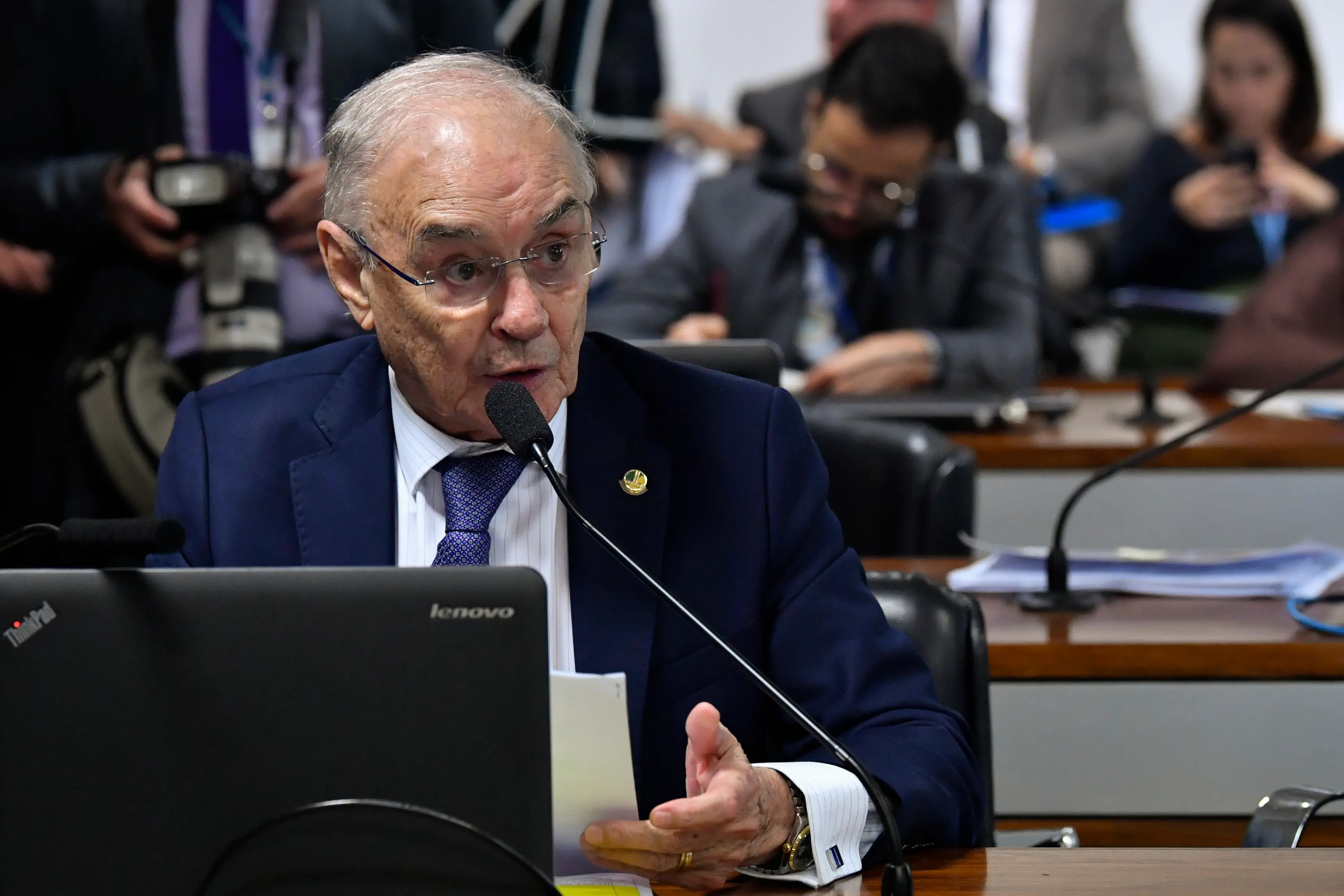 Imagem da notícia: Senador do RJ, Arolde de Oliveira morre por complicações da Covid-19