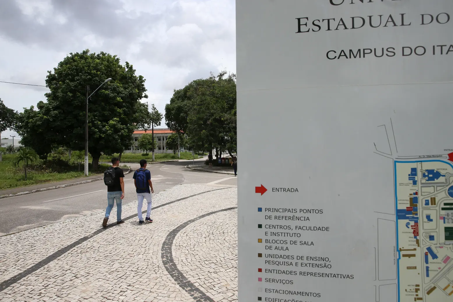 Imagem da notícia: Estudantes da Uece cobram chips de dados móveis e relatam dificuldades para acessar aula online