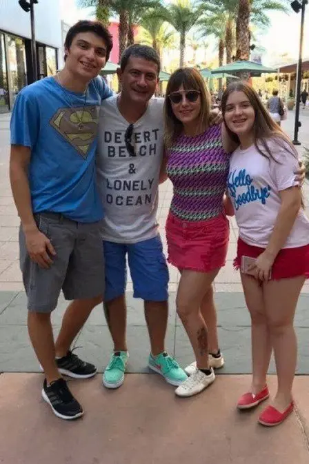 Imagem da notícia: Filha de Tom Veiga completou 15 anos no dia da morte do pai