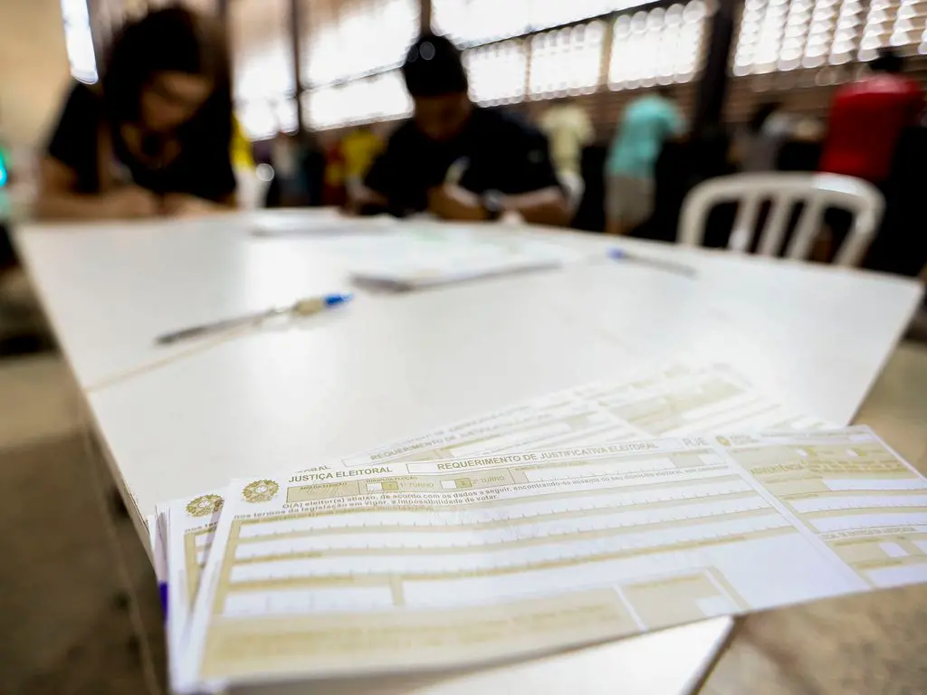 Imagem da notícia: Eleitor que não votou no primeiro turno pode votar no segundo turno? 