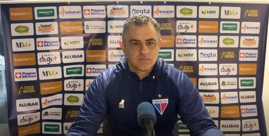 Imagem da notícia: Chamusca elogia Fortaleza e diminui chance de reforços; veja coletiva