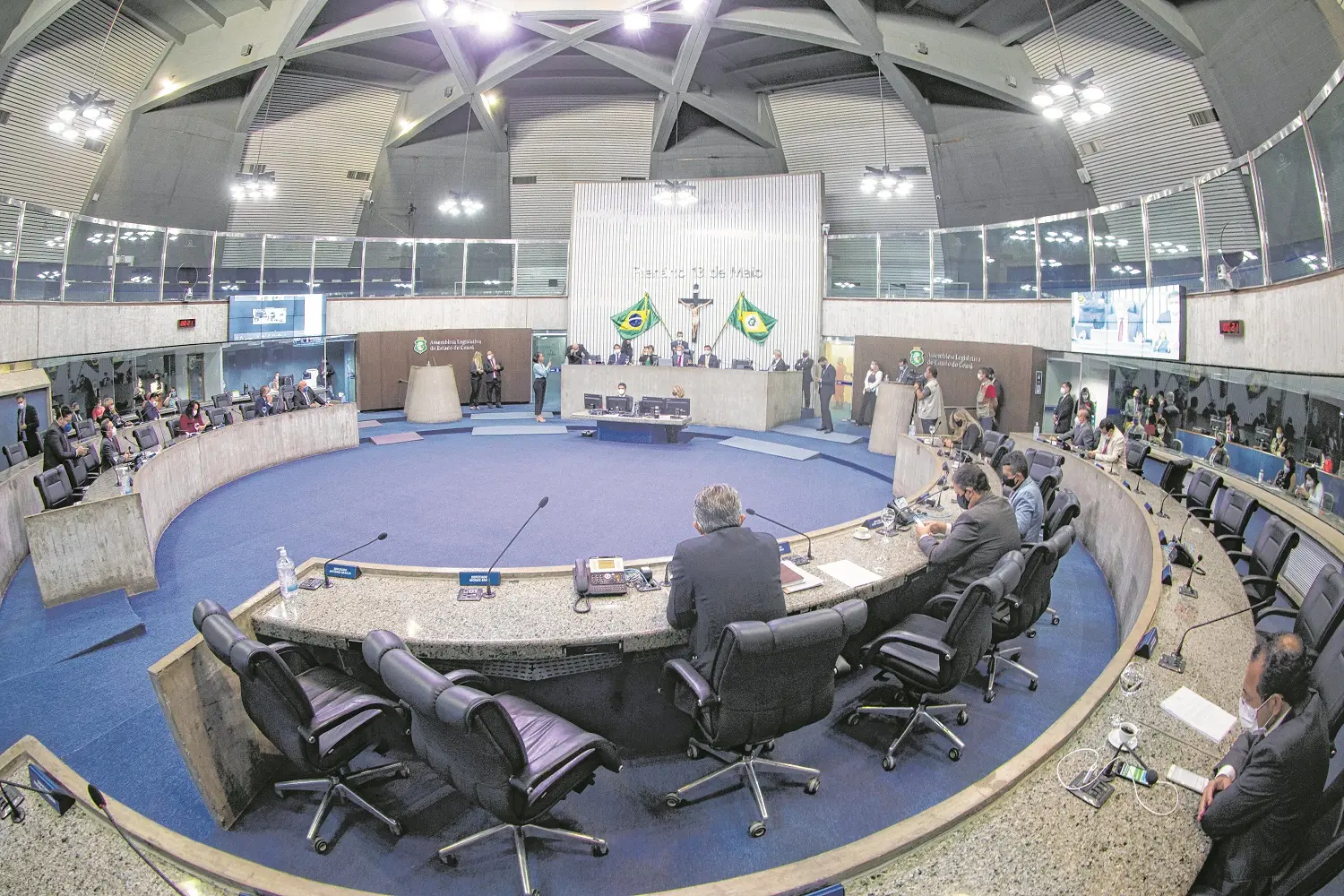 Imagem da notícia: Eleições municipais ampliam poder de famílias de políticos do Ceará