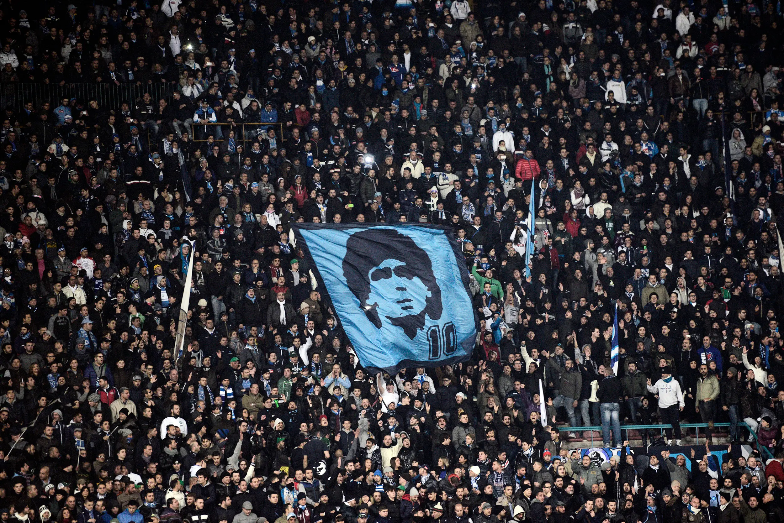 Imagem da notícia: Clubes e personalidades do futebol em luto por Maradona; veja todas as homenagens