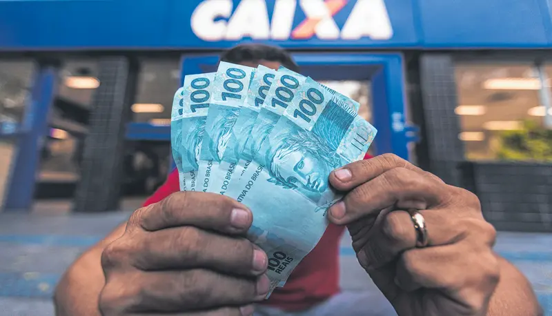 Imagem da notícia: Com injeção de R$ 14,3 bi no CE, fim do auxílio terá efeito imediato sobre mais vulneráveis e varejo