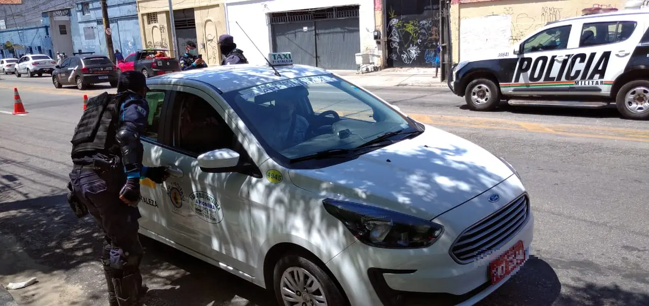 Imagem da notícia: Segurança de motoristas de aplicativos e taxistas é foco de operação da PMCE no Bom Jardim 