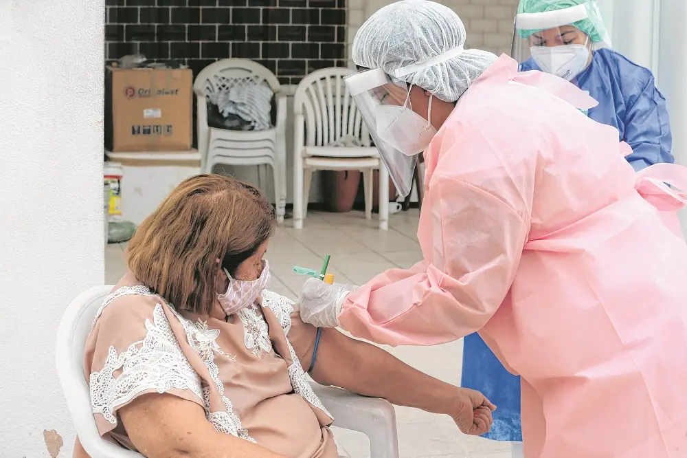 Imagem da notícia: Manter combate à Covid e, em paralelo, garantir acesso a consultas e exames são prioridades na saúde