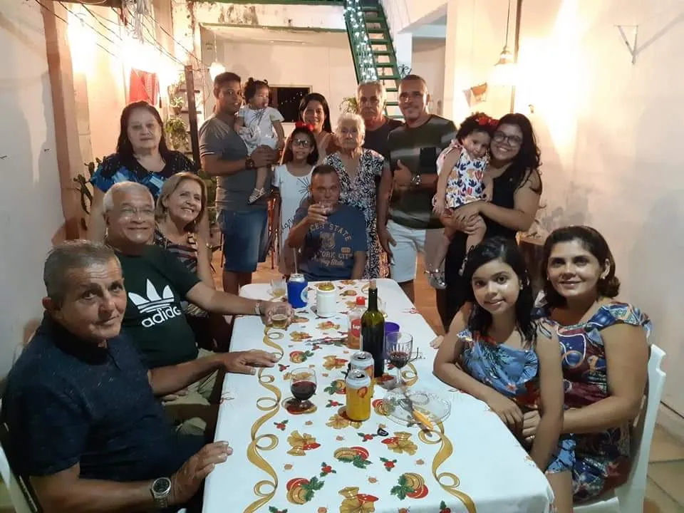 A dona de casa Ladice Nogueira vai restringir a ceia natalina aos 