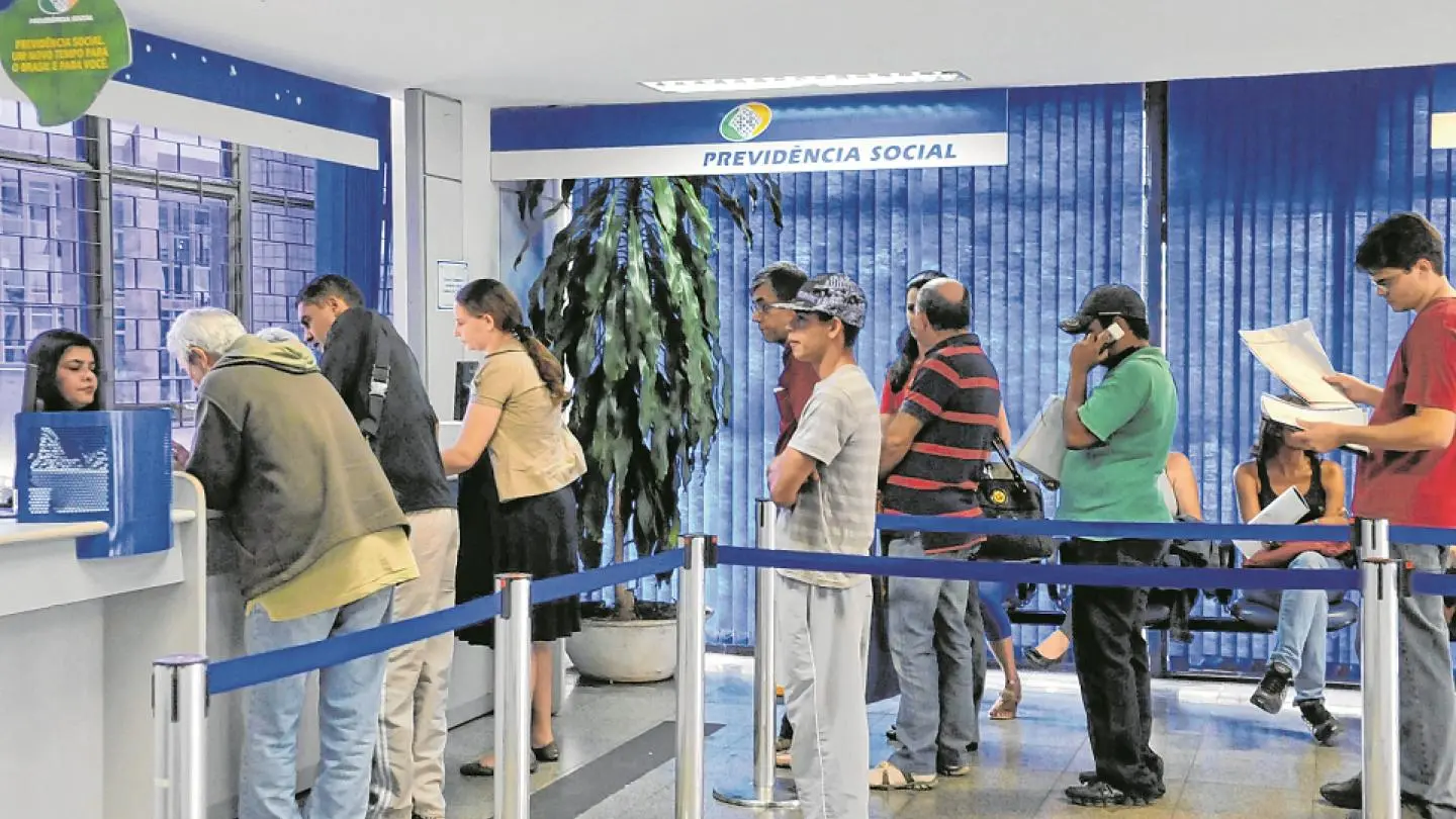 Imagem da notícia: 14º salário do INSS: o que se sabe até agora sobre a criação do benefício