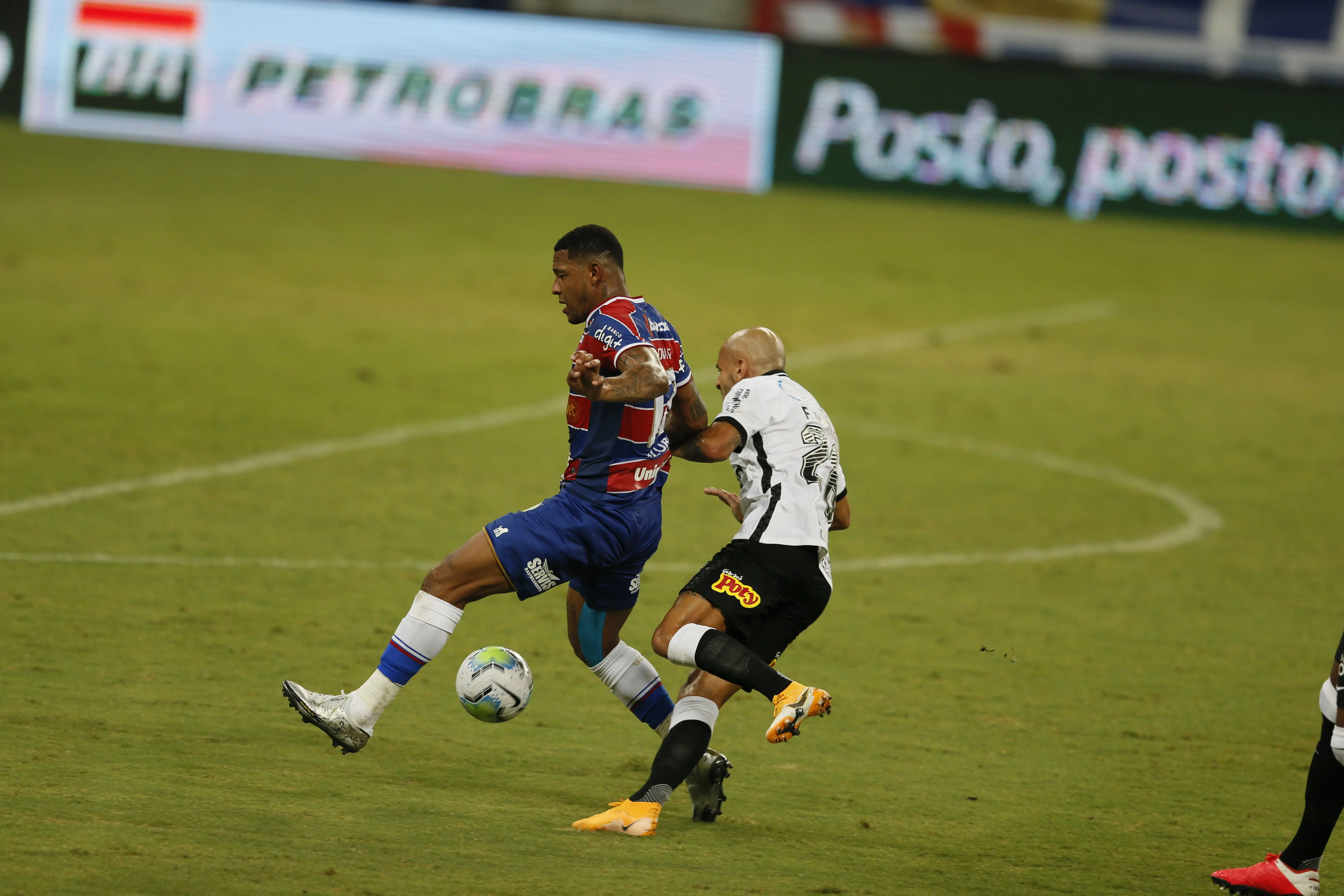 Imagem da notícia Análise: Fortaleza longe do padrão contra Corinthians em jogo marcado por confusão no fim