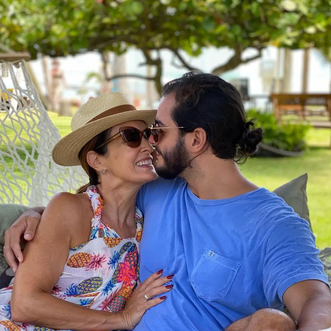 Imagem da notícia: Túlio Gadelha, namorado de Fátima Bernardes, e outros famosos desejam melhoras para a apresentadora