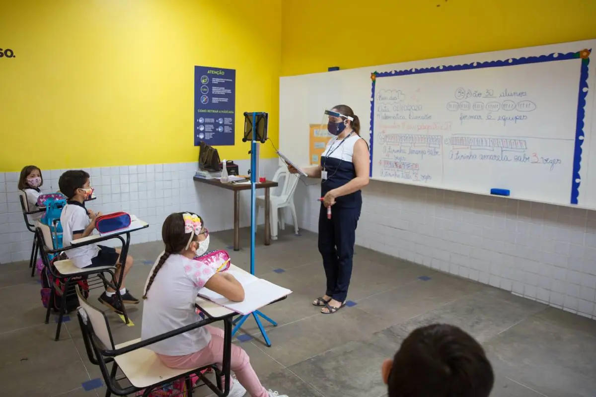 Imagem da notícia: Aulas presenciais: benefícios superam custos da reabertura, afirma estudo da Unicef