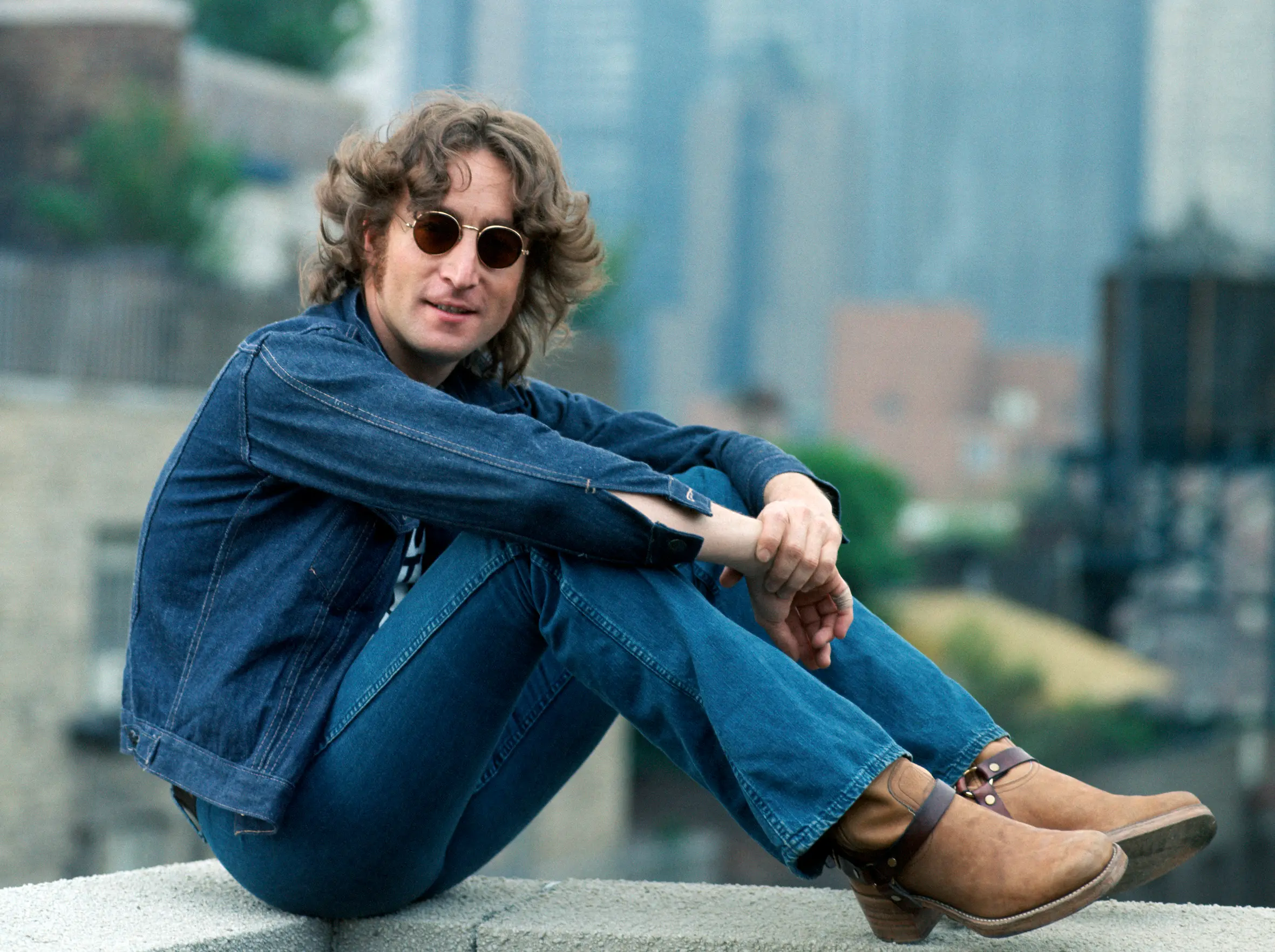 Imagem da notícia: Violão usado por John Lennon é leiloado por R$ 14,5 milhões