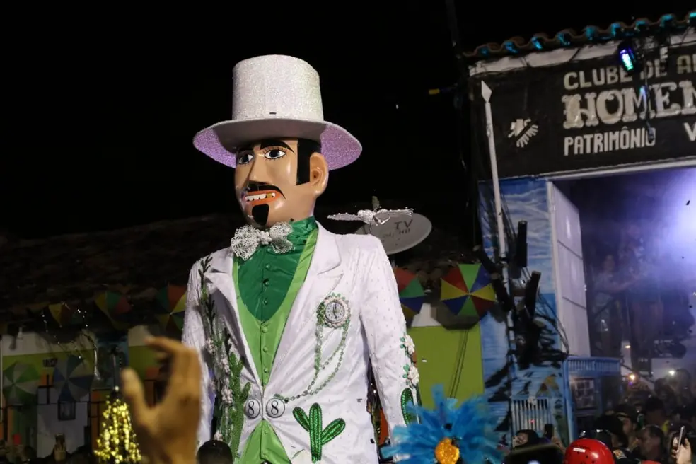 Imagem da notícia: Covid-19: Homem da Meia-Noite cancela desfile em Olinda no Carnaval 2021 por conta da pandemia 
