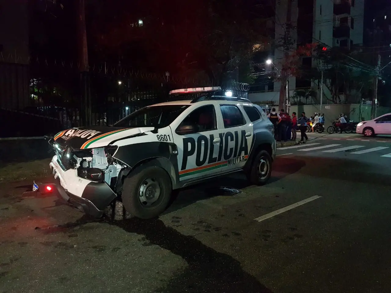 Imagem da notícia: PM que colidiu viatura e matou entregador é condenada a pagar R$ 100 mil para familiares da vítima