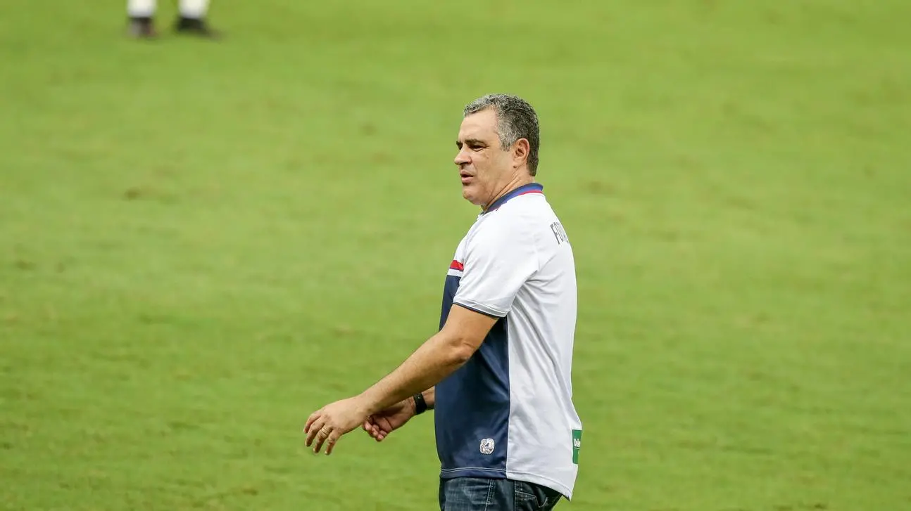 Imagem da notícia: Chamusca pontua erros do Fortaleza no Clássico e diz que time deve 