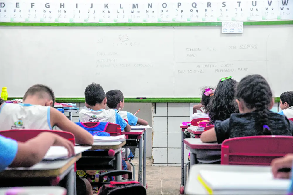 Imagem da notícia: Com Fundeb garantido, aulas presenciais devem ser o desafio do ano no País