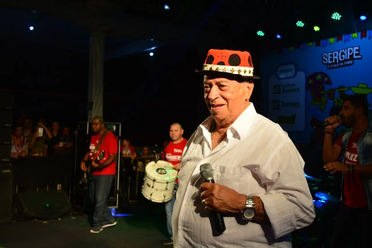 Imagem da notícia: Cantor Genival Lacerda morre aos 89 anos no Recife
