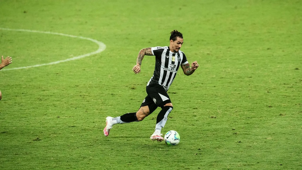 Vina foi eleito é o melhor meia da Copa do Nordeste de 2020