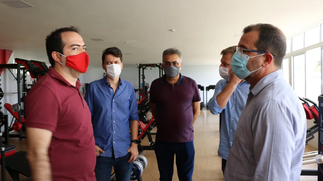 Enderson visitou as estruturas da sede do Fortaleza, no Pici