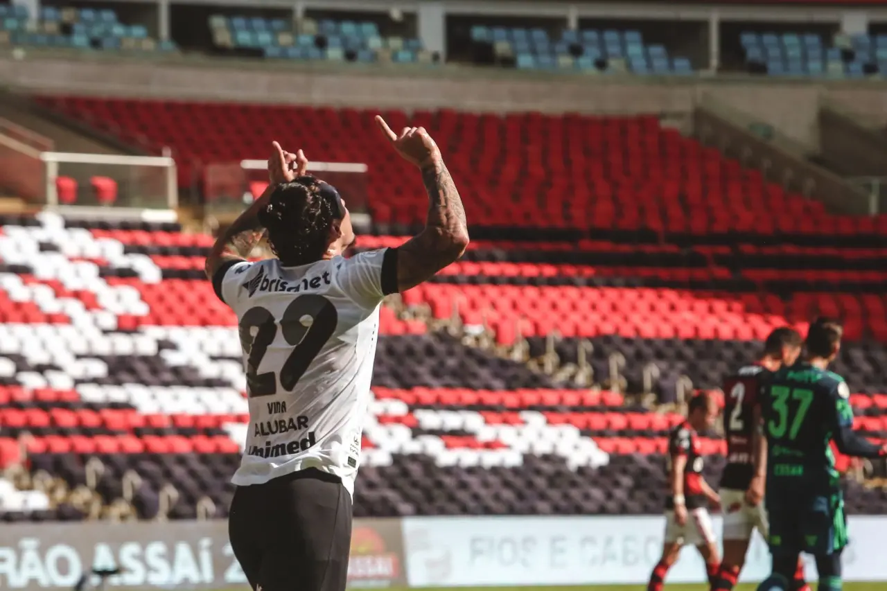 Imagem da notícia Ceará vence Flamengo, iguala pontuação de 2019 e mira melhor campanha da história na Série A