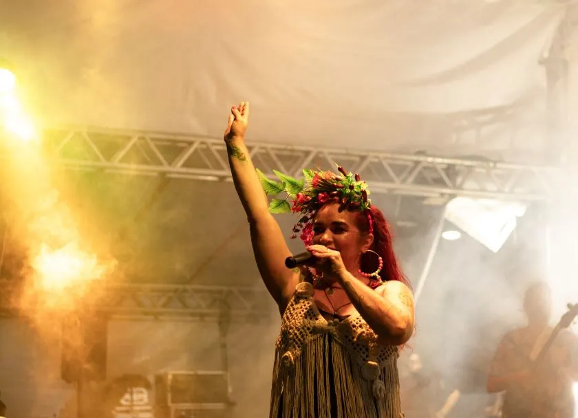 A cantora Alê Eloi anima os polos carnavalescos de Fortaleza desde 2017