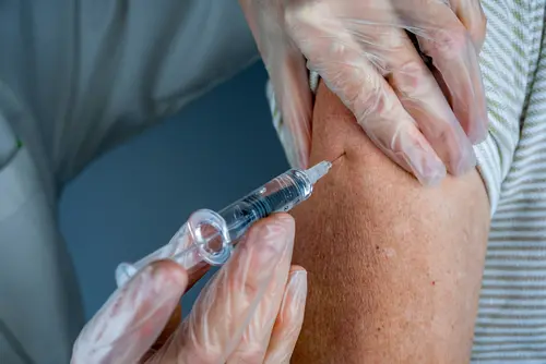 Imagem da notícia: Saiba como fazer para receber a vacina no Ceará