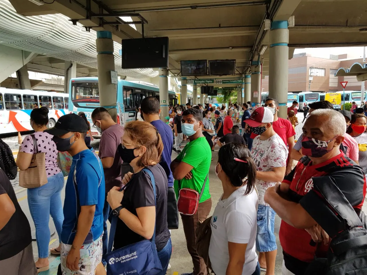 Aglomeração registrada nesta manhã, no Terminal da Parangaba