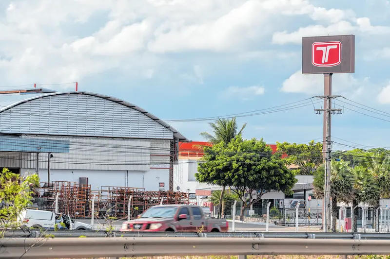 Imagem da notícia: Camilo se reúne com Fiec e Governo Federal para discutir alternativas para fábrica da Troller