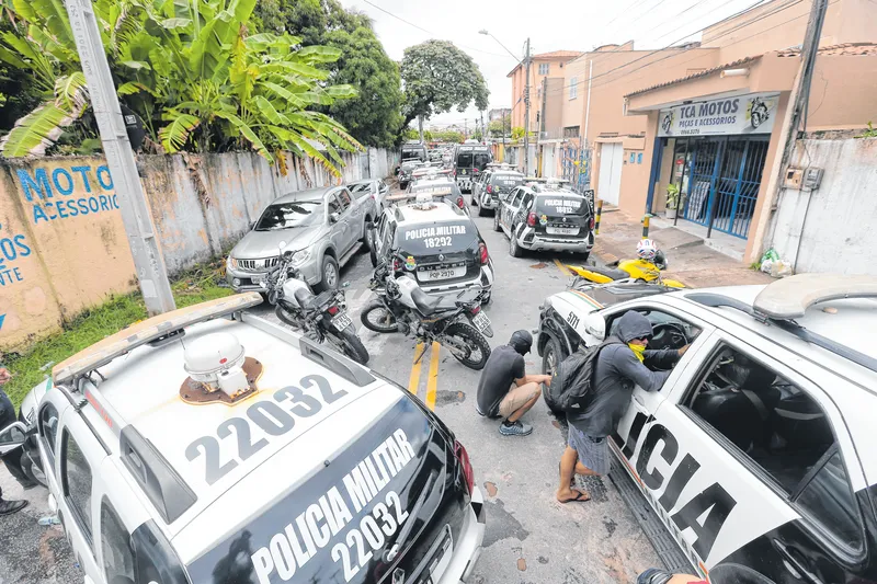 O prédio do 18º BPM, no Antônio Bezerra, e o entorno do equipamento foram ocupados pelos amotinados