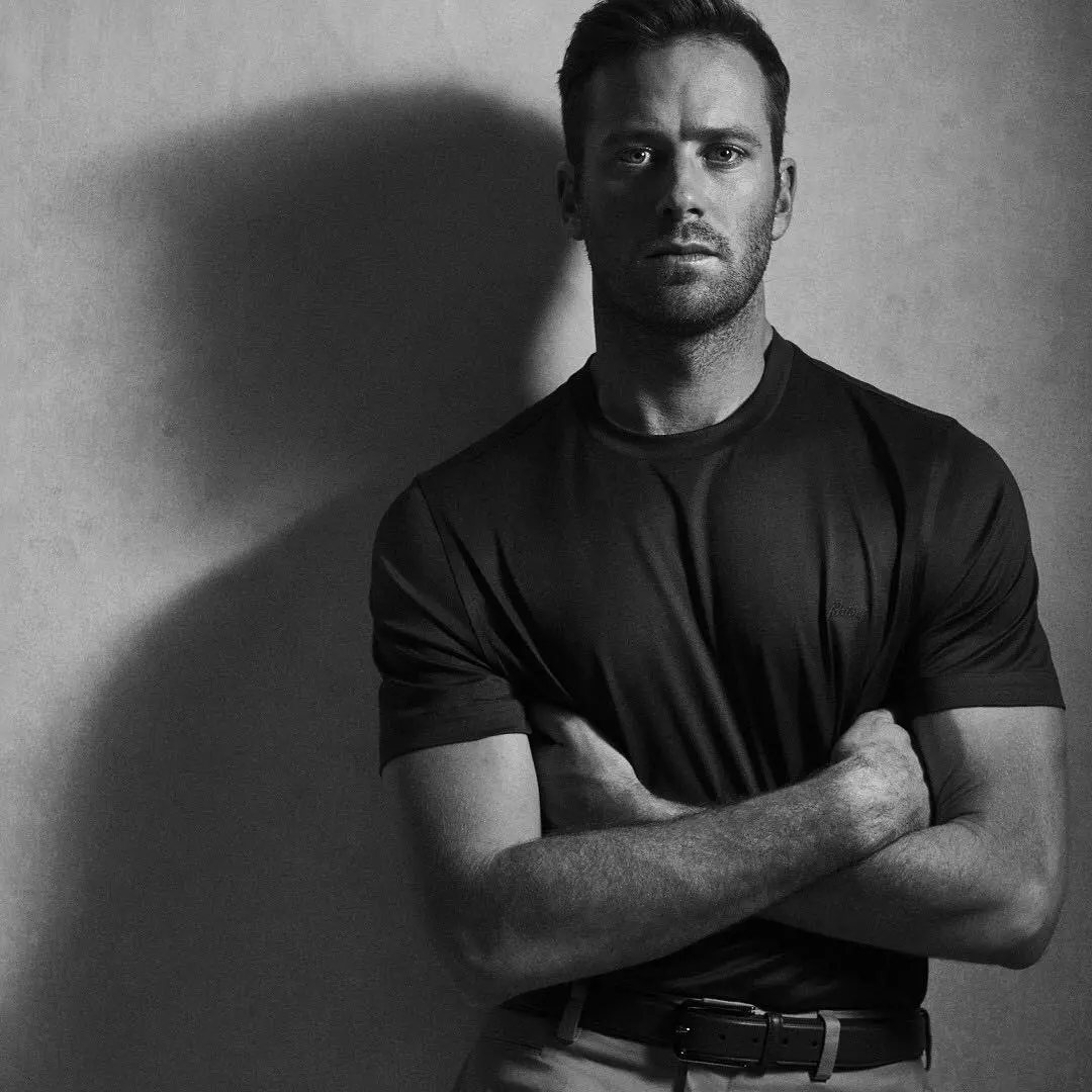 Imagem da notícia: Ex de Armie Hammer diz que ator queria fazer churrasco com sua costela para comer