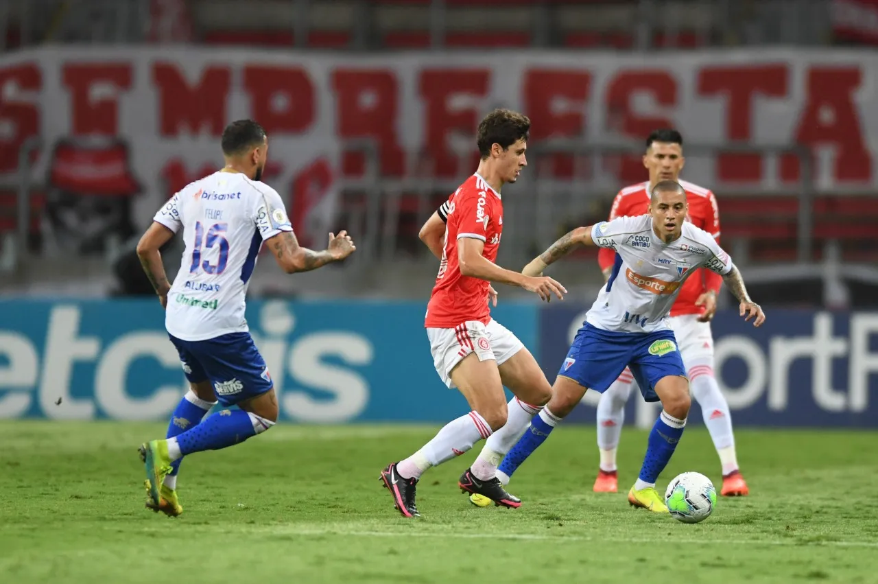O Fortaleza entrou com baixa rotação e sofreu dois gols em nove minutos de partida