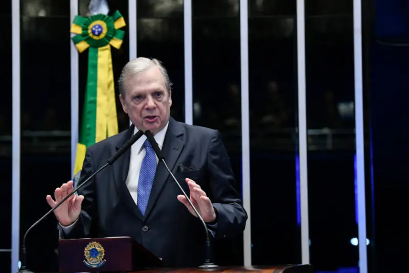 Imagem da notícia: Tasso defende união contra extremismo em 2022 e critica gestão federal na pandemia: 'desastrosa'