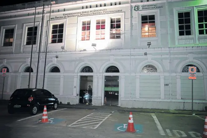 Imagem da notícia: PMs são demitidos pela CGD por praticar assalto e por atirar contra seguranças de festa