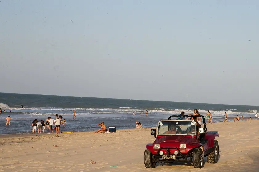 Imagem da notícia: Operação de buggy para turismo com 50% da frota e máximo de três passageiros é liberada no Ceará