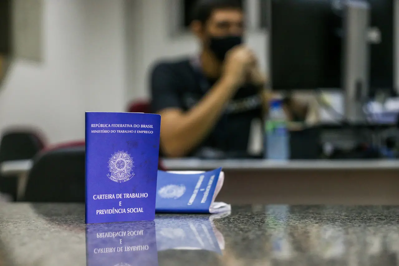 Imagem da notícia: Guia do Emprego 2021: confira vagas em alta no Ceará com salários de até R$ 45 mil