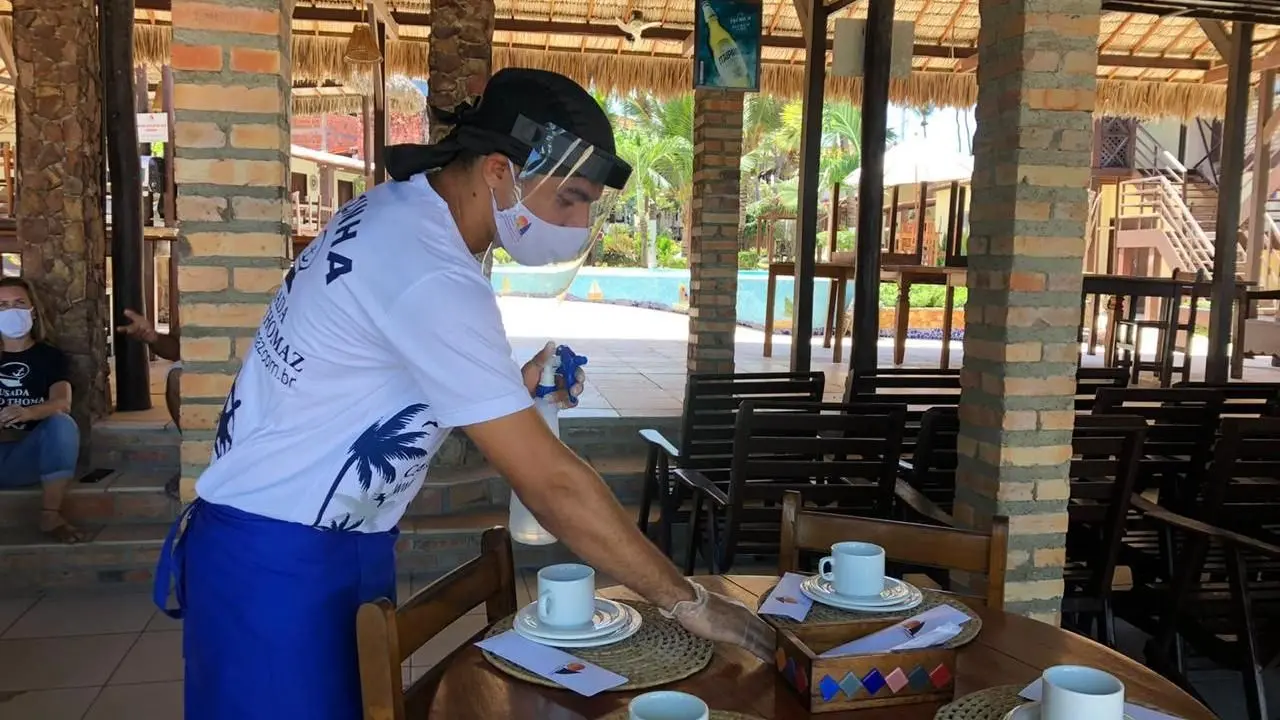 Imagem da notícia: Bares e restaurantes no CE aderem à campanha para apoiar vacinação contra Covid-19
