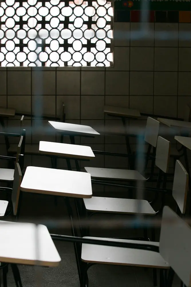 Imagem da notícia: Escolas da rede estadual e professores poderão escolher entre aulas presenciais ou virtuais