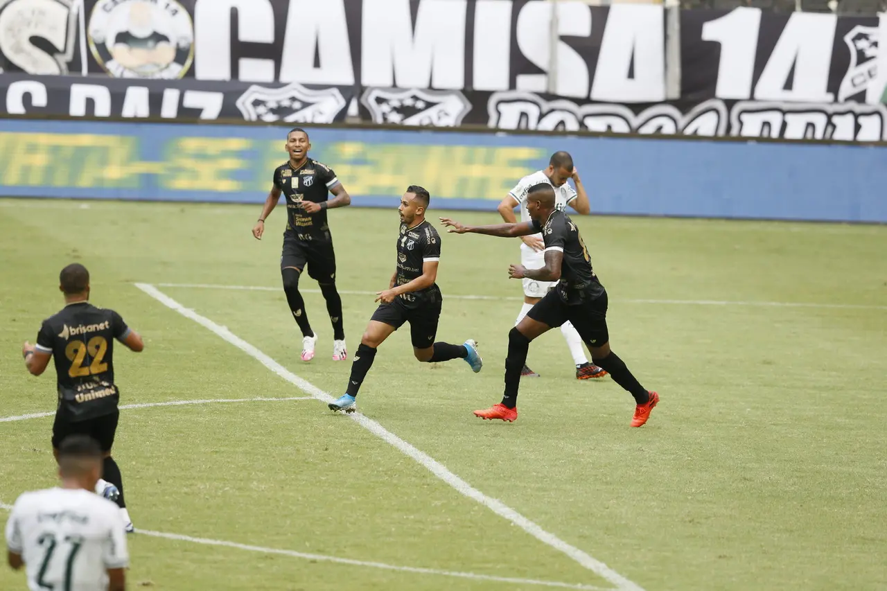 Imagem da notícia: Análise: vitória sobre o Palmeiras é reflexo da competitividade do forte Ceará no Brasileirão