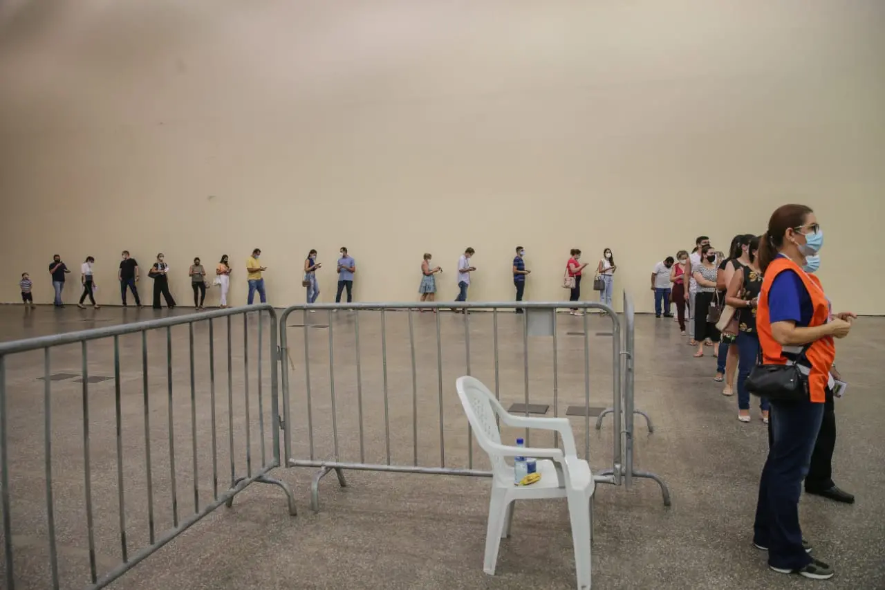Imagem da notícia: MPCE recomenda divulgação de dados que comprovem a prioridade dos vacinados em Fortaleza 