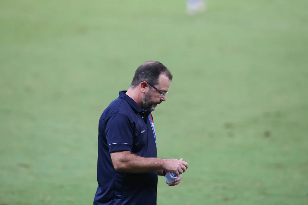 O técnico Enderson Moreira foi mantido no cargo pela diretoria leonina após pressão da torcida tricolor