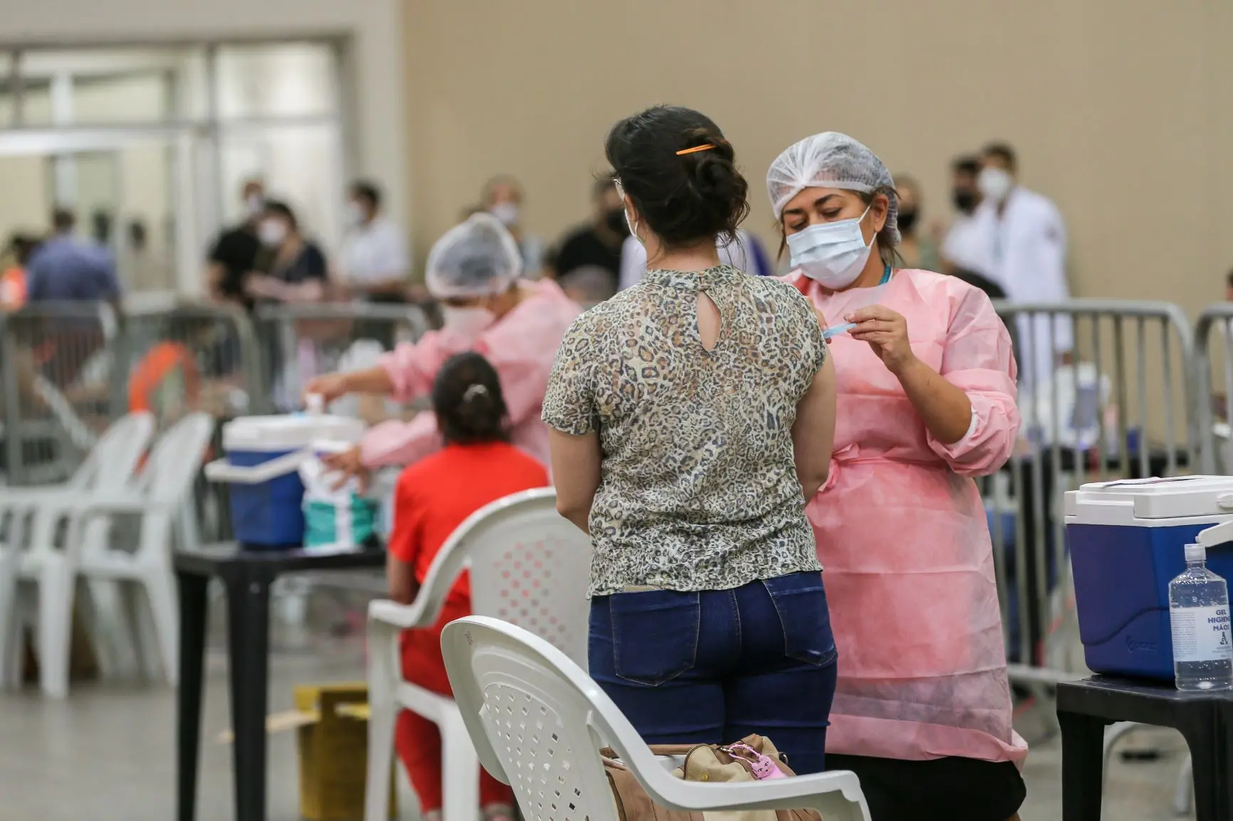 Imagem da notícia: Primeiro dia de vacinação contra Covid-19 no Centro de Eventos termina com 2.702 doses aplicadas