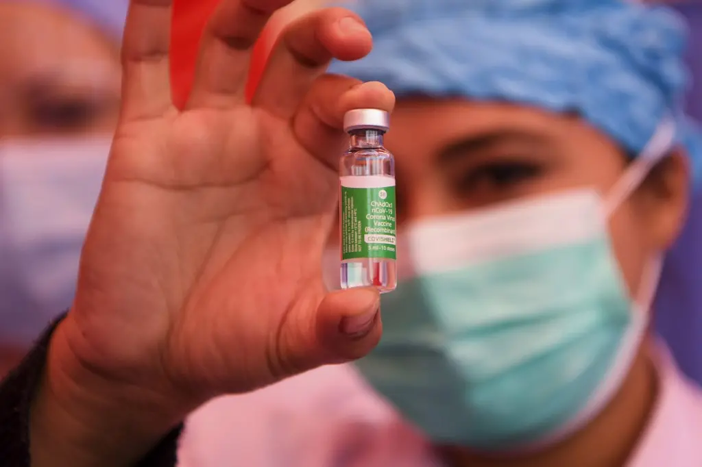 Imagem da notícia: Ceará recebe 151 mil doses da vacina AstraZeneca contra a Covid-19