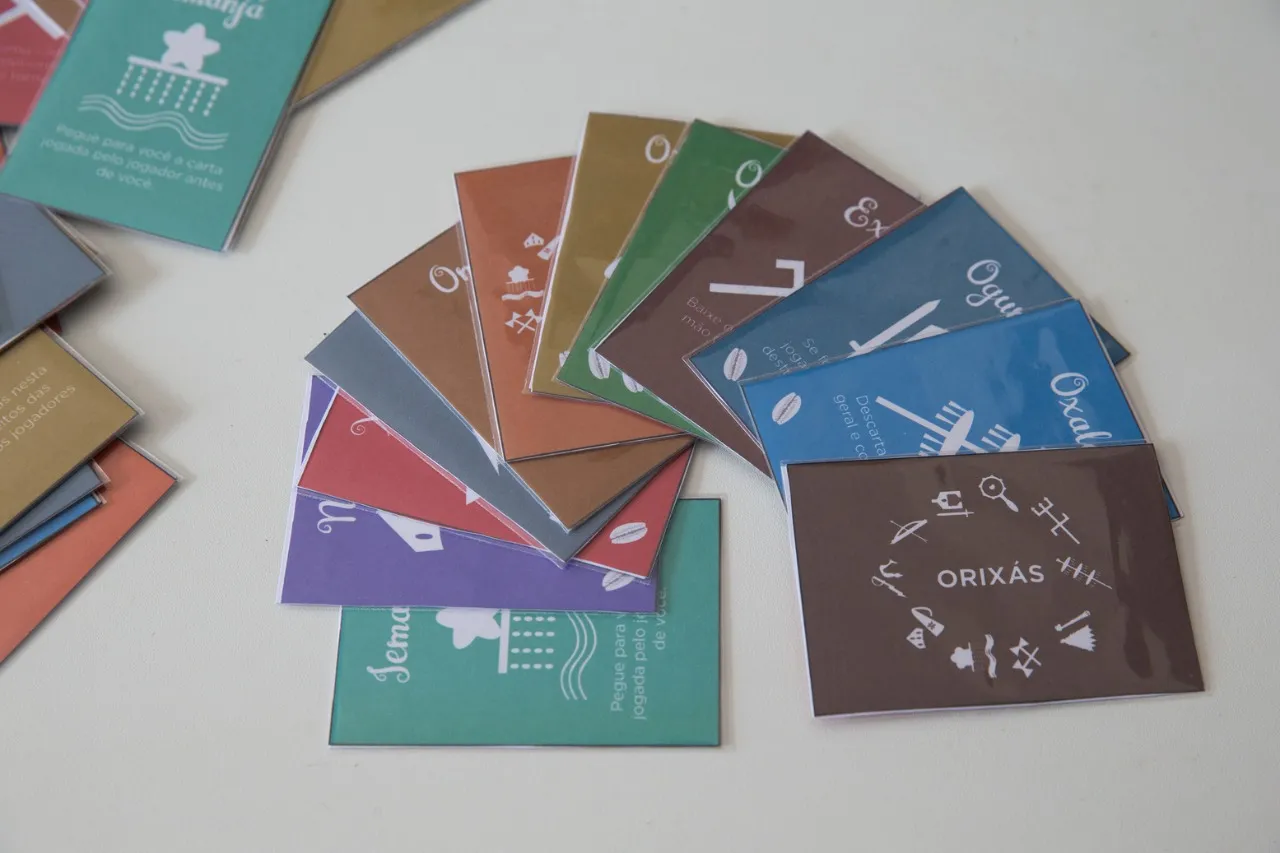 Cartas foram pensadas com design minimalista