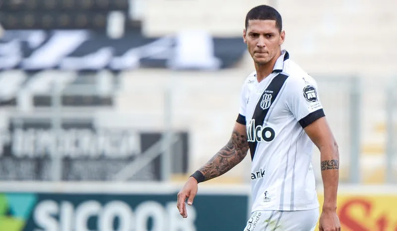 Pela Ponte Preta, Orobó marcou dois gols em 12 partidas pela Série B