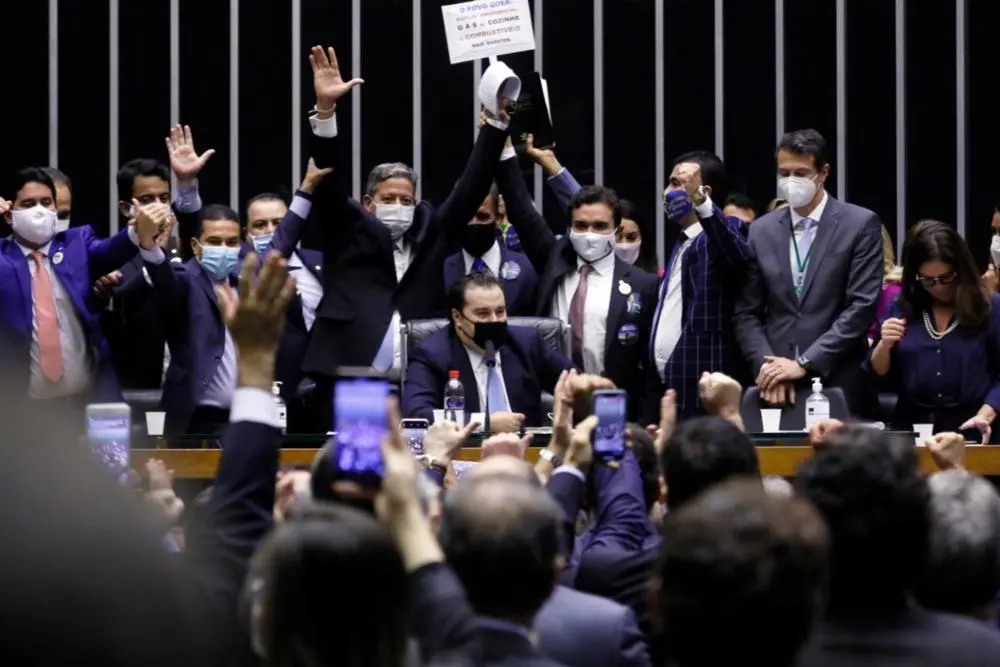 Imagem da notícia: Bancada cearense cobra ao novo presidente da Câmara prioridade em debates sobre auxílio emergencial
