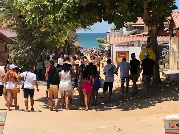 A Prefeitura Municipal de Jijoca de Jericoacoara divulgou um decreto onde determina a instalação de barreira sanitária no acesso à vila no período de 10 a 17 de fevereiro de 2021, para evitar aglomerações e a proliferação do novo coronavírus